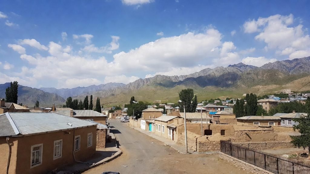 Imagem ilustrativa mostrando o contexto regional e social relacionado ao bacha bazi na Ásia Central